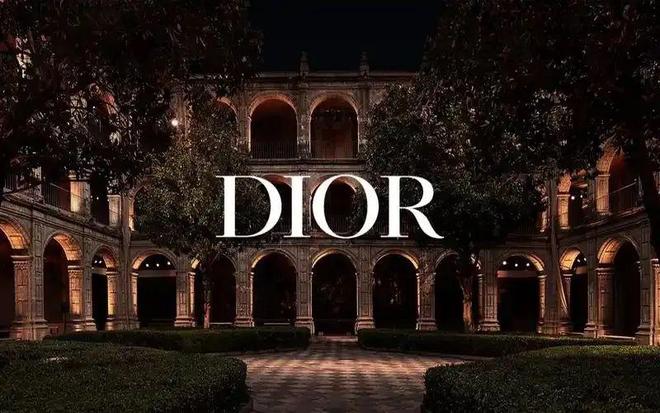 拿美妆代言、跨界奢牌活动…王曼昱勇闯时尚圈易如反掌丨 Tre